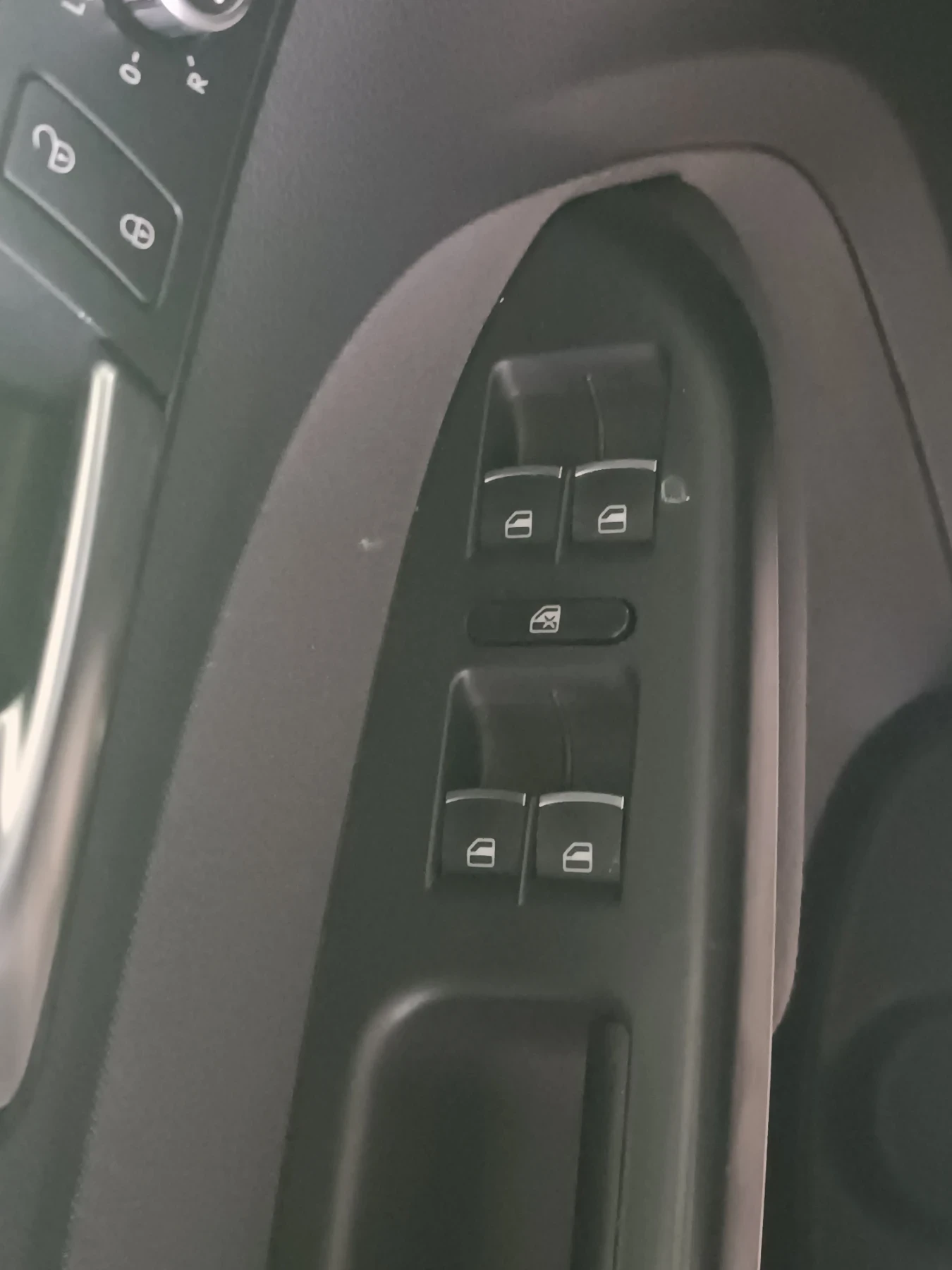 VW Touran 2.0 TDi HIGHLINE УНИКАЛЕН  - изображение 10