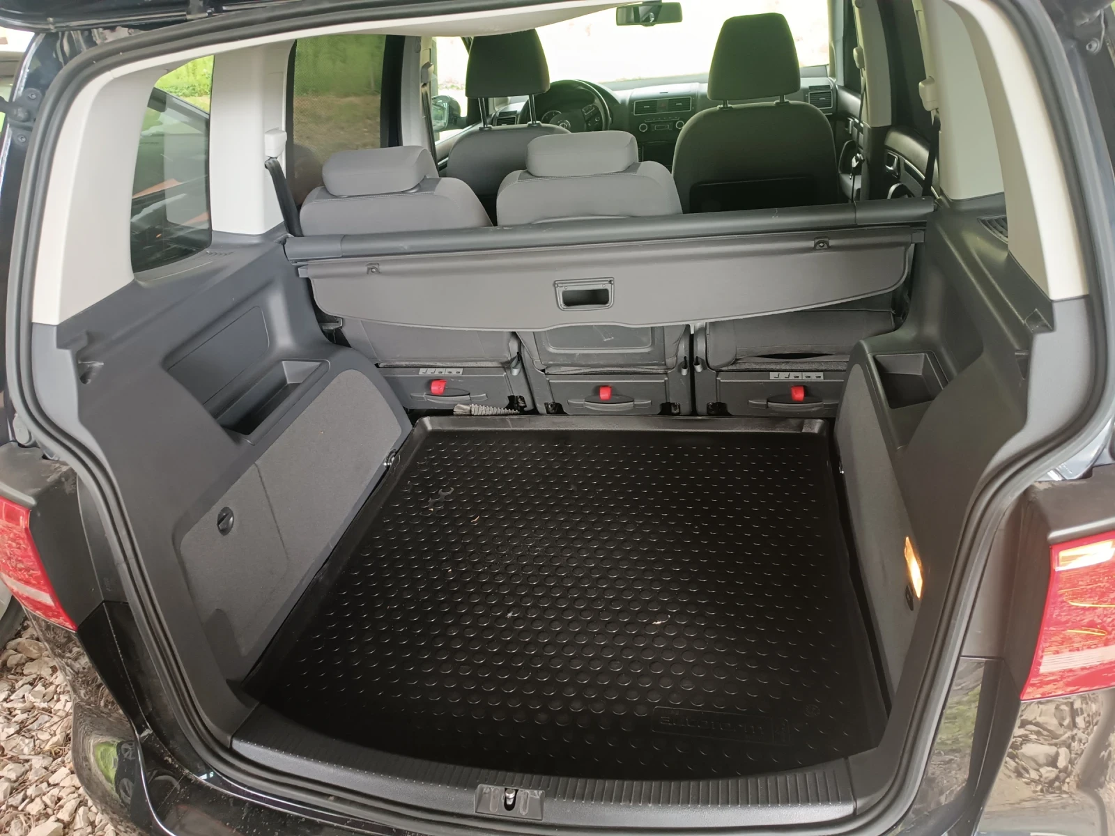 VW Touran 2.0 TDi HIGHLINE УНИКАЛЕН  - изображение 5