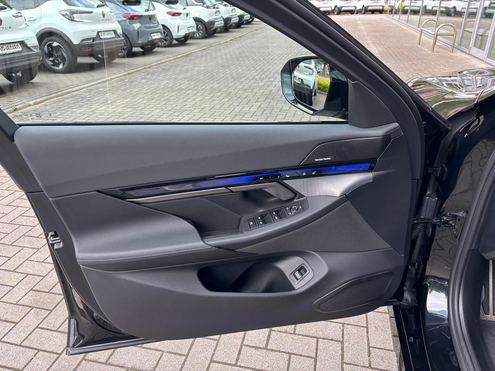 BMW i5 M60/ xDrive/ ICONIC GLOW/ H&K/ SHADOW LINE/ CAMERA - изображение 4