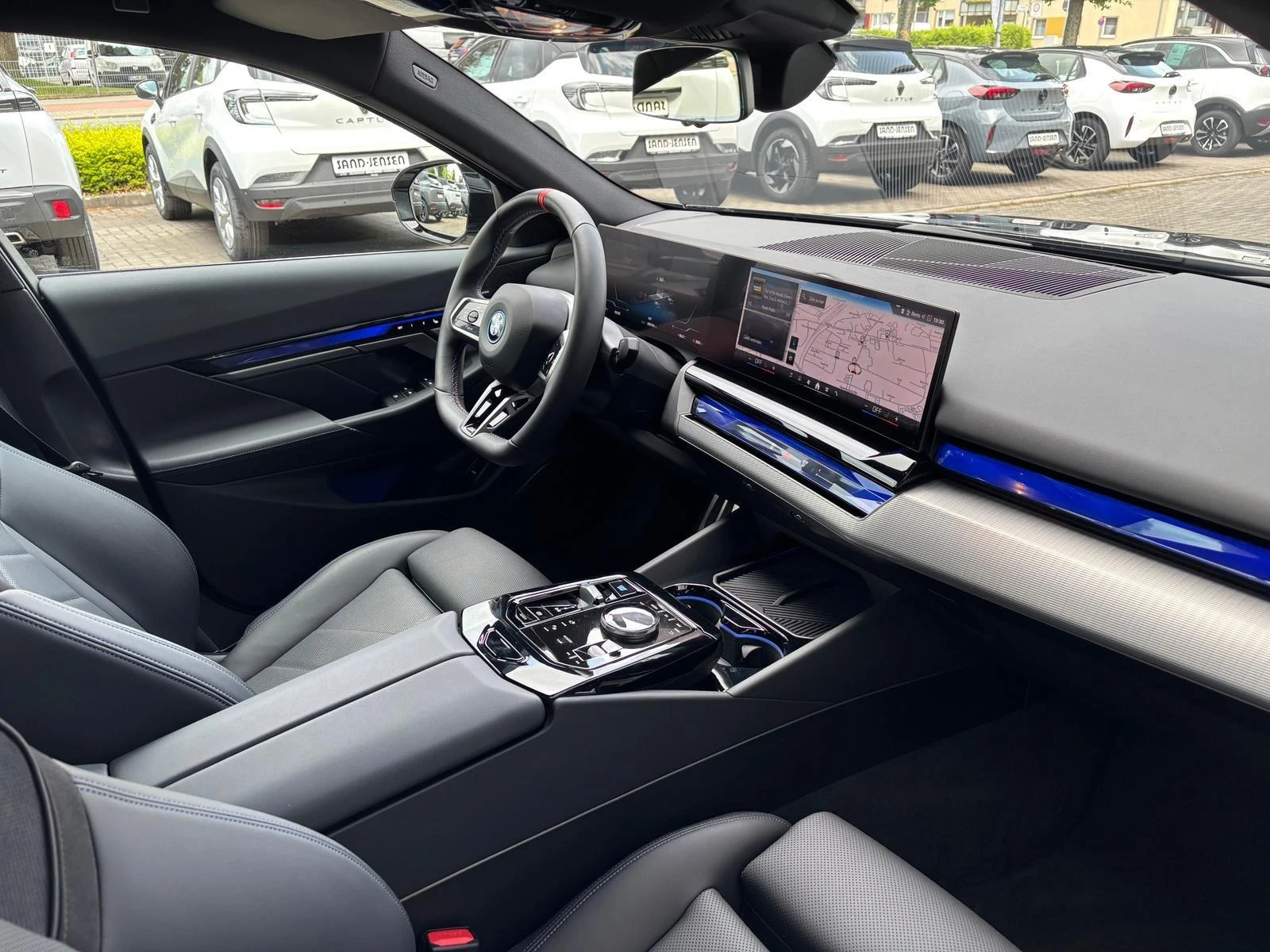 BMW i5 M60/ xDrive/ ICONIC GLOW/ H&K/ SHADOW LINE/ CAMERA - изображение 9