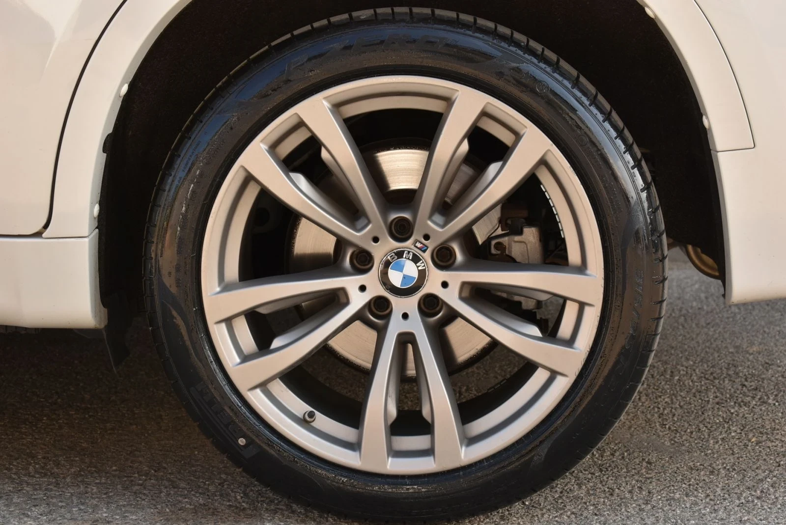 BMW X6 M50D - изображение 9