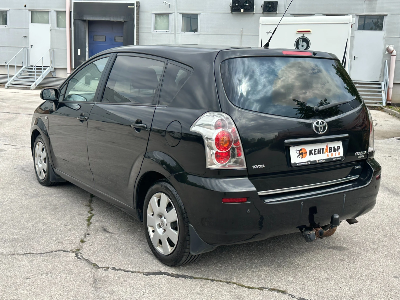 Toyota Corolla verso 2.2d 136 к.с. - изображение 3