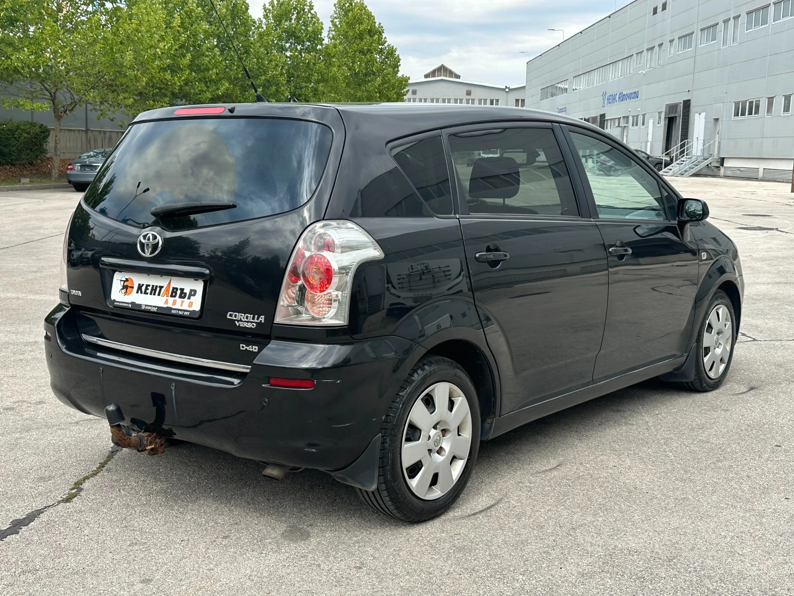 Toyota Corolla verso 2.2d 136 к.с. - изображение 4
