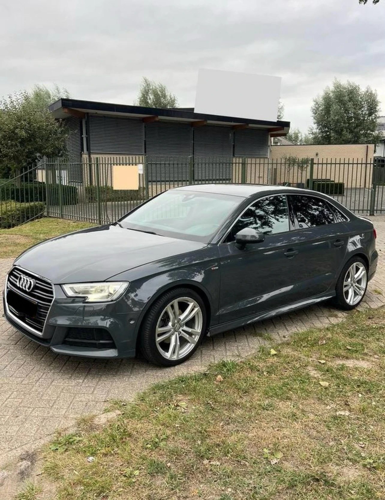 Audi A3 Sportback 3x S-Line - изображение 2