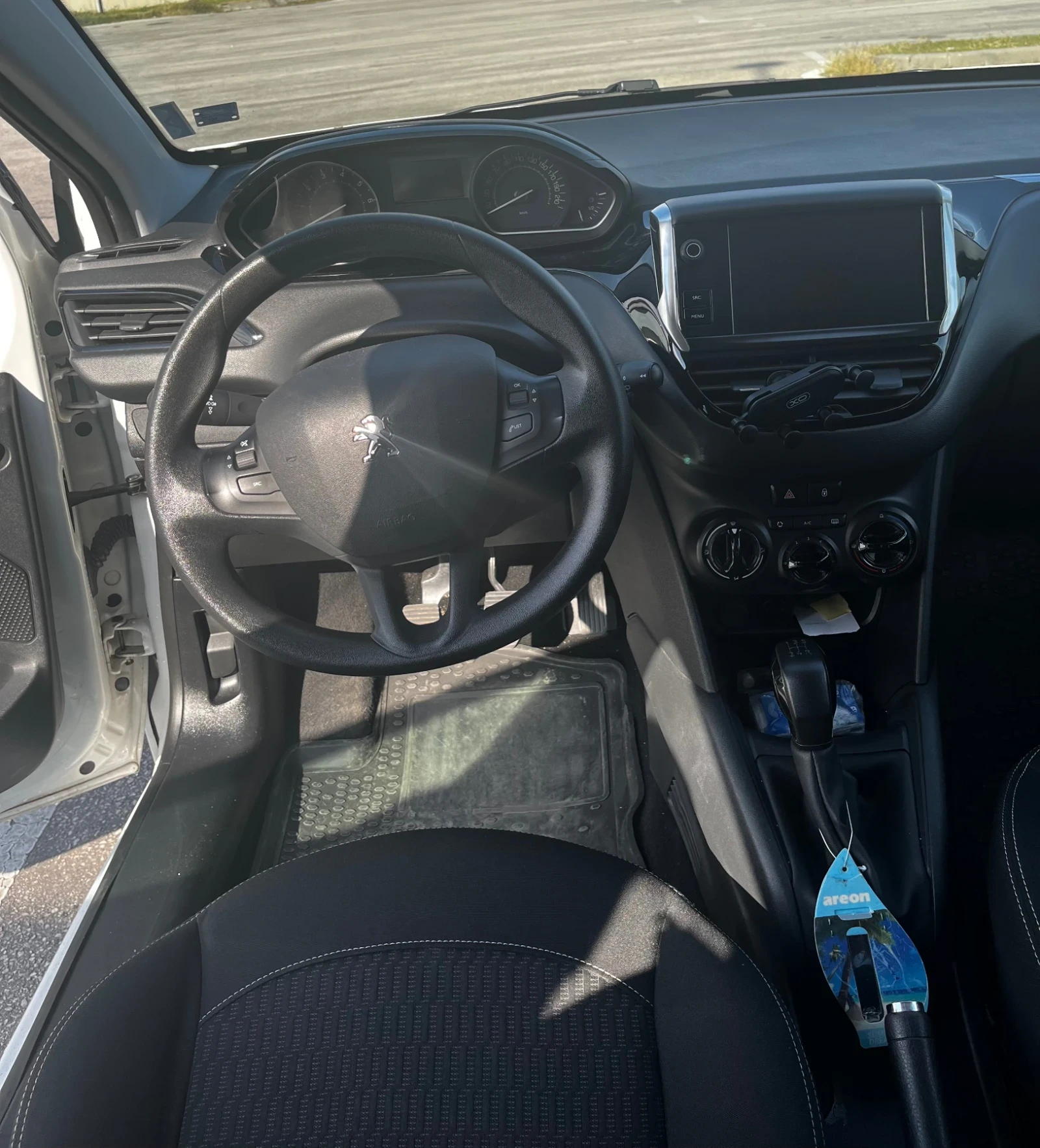 Peugeot 208  - изображение 2