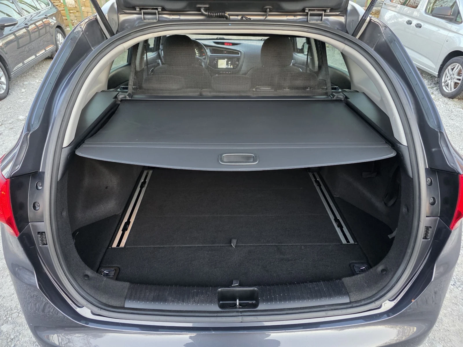 Kia Ceed 1.6 CRDI 136 К.С. АВТОМАТ / НАВИ / КАМЕРА, снимка 16 - Автомобили и джипове - 53776250