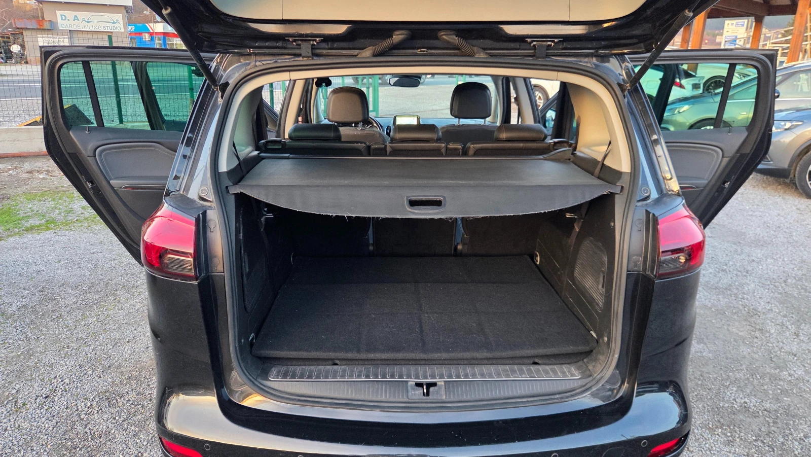 Opel Zafira 1.6 EcoM 6+ 1м., снимка 14 - Автомобили и джипове - 53928035