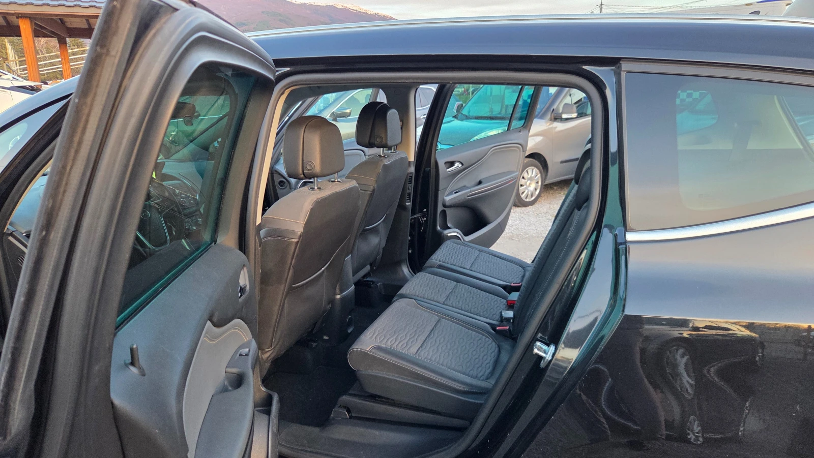 Opel Zafira 1.6 EcoM 6+ 1м., снимка 10 - Автомобили и джипове - 53928035