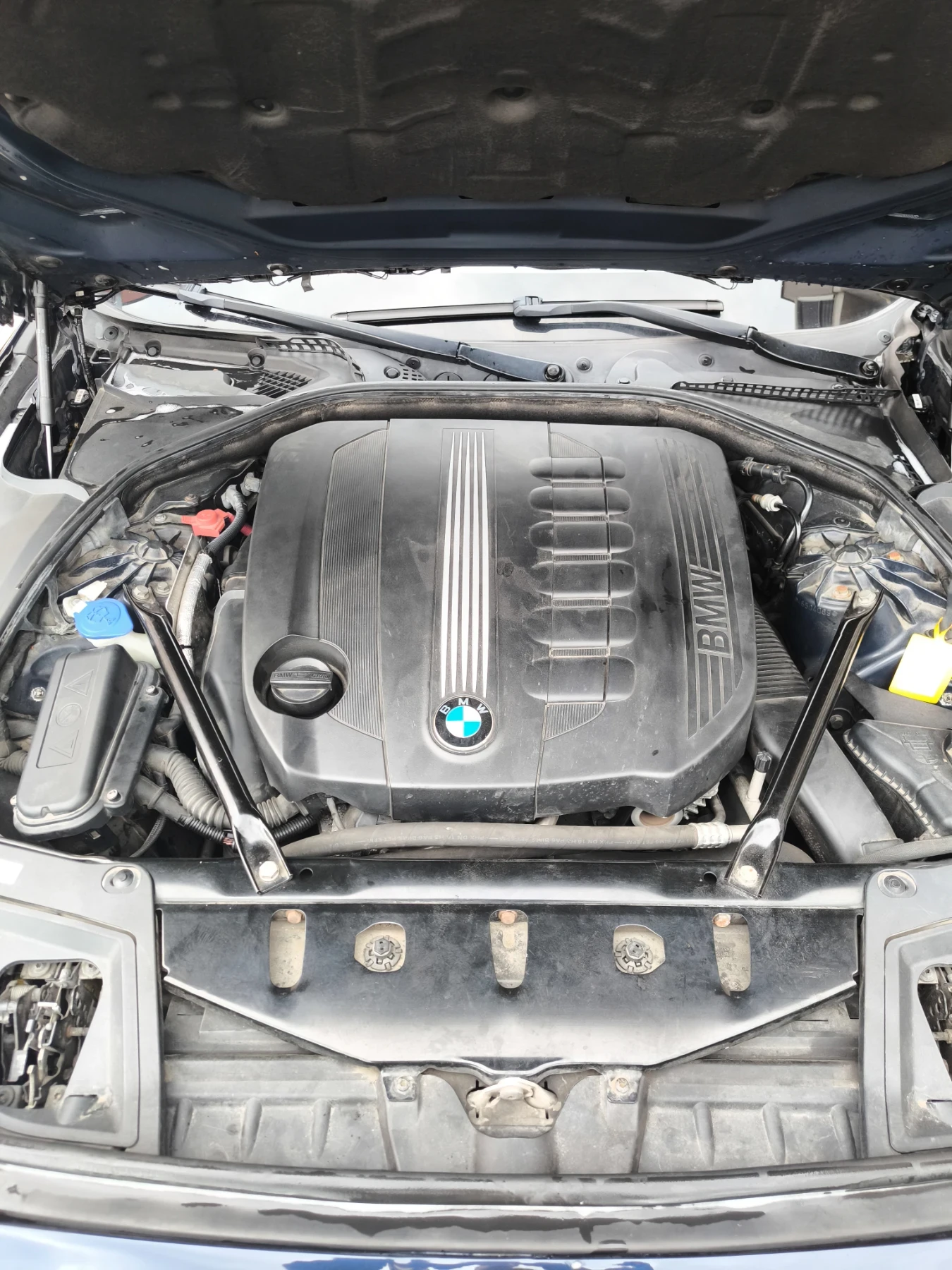 BMW 530 D F11 * Pano* HeadUp* Deutsch* Keyless, снимка 8 - Автомобили и джипове - 54057882