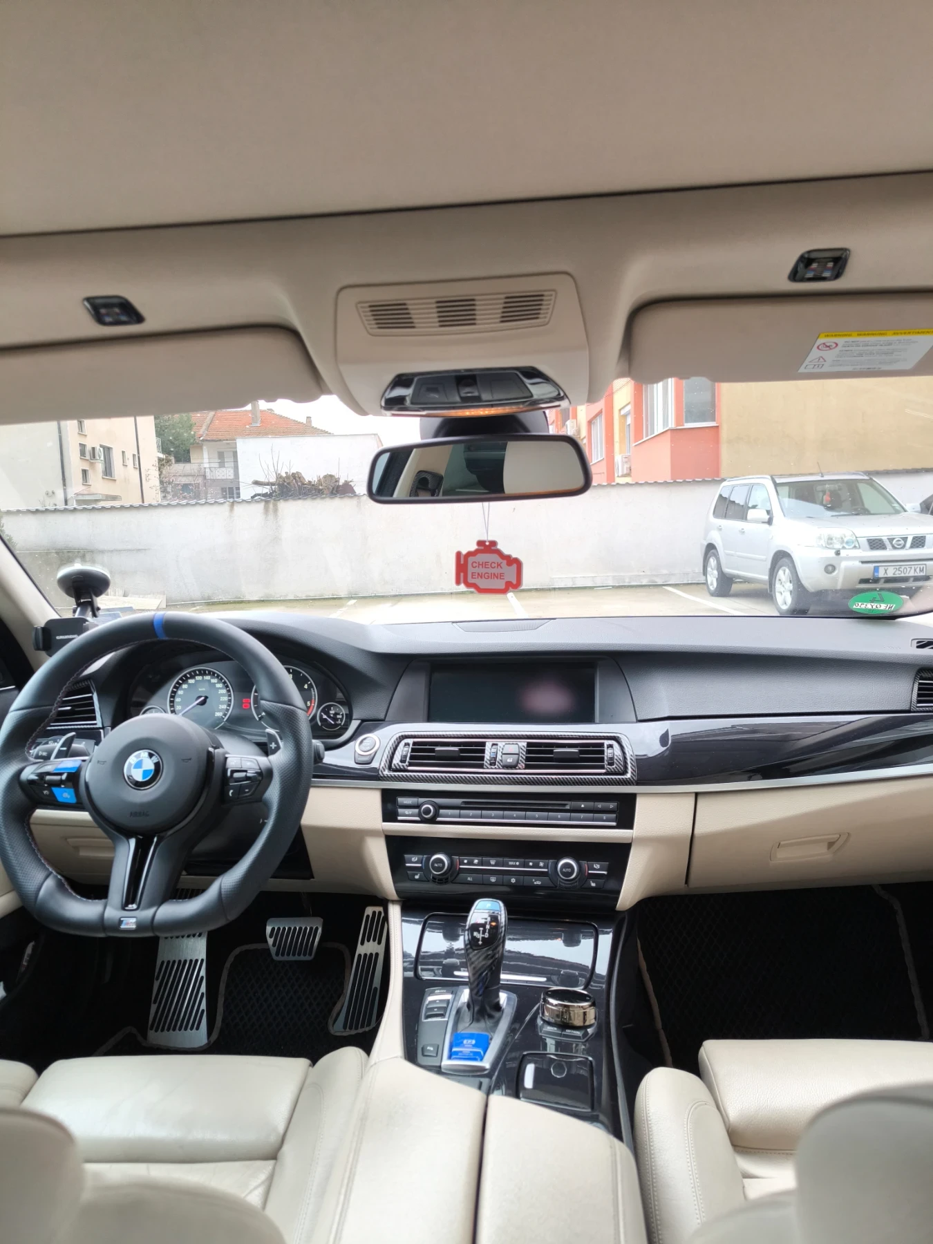 BMW 530 D F11 * Pano* HeadUp* Deutsch* Keyless, снимка 11 - Автомобили и джипове - 54057882