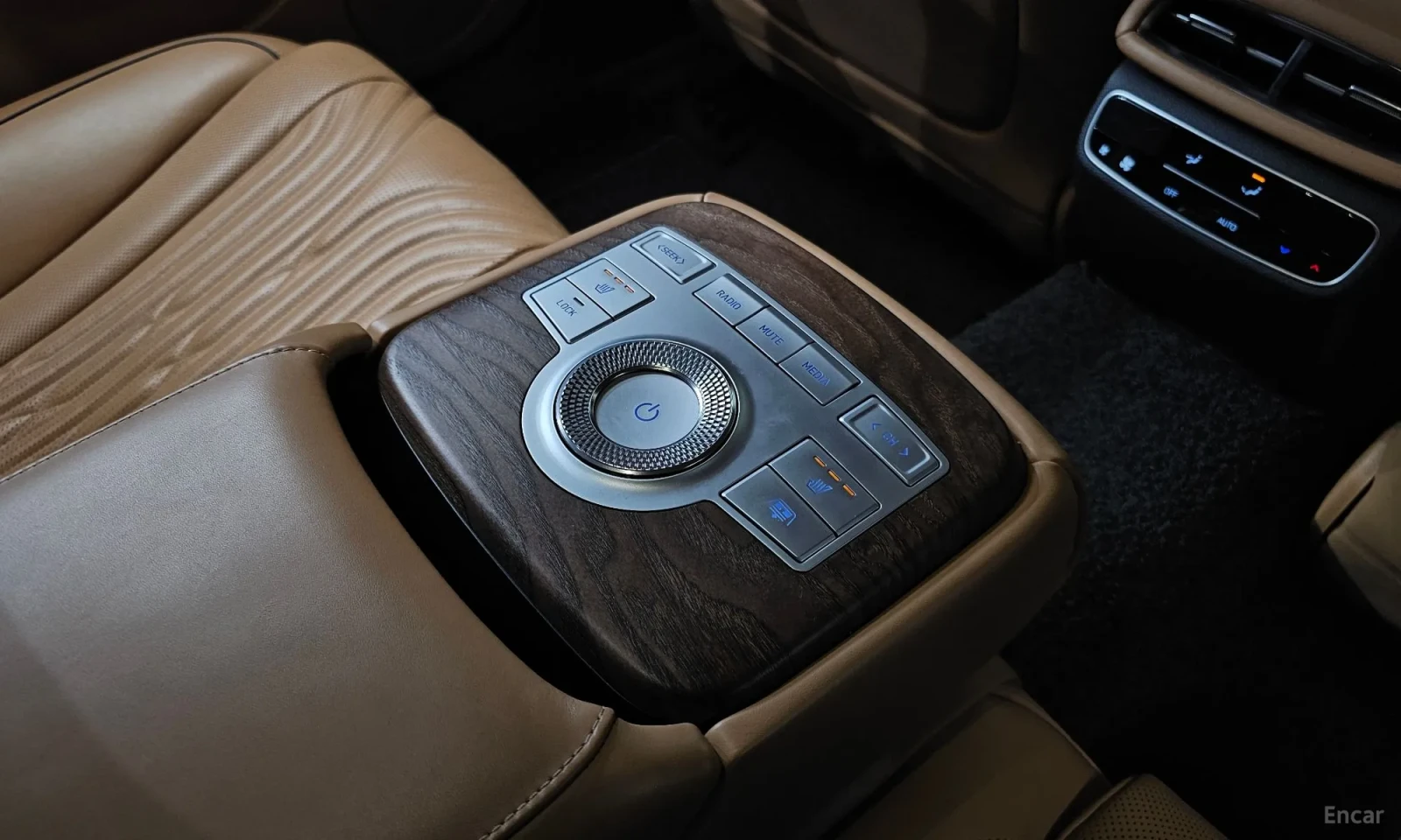 Genesis G80 2.5 Turbo AWD, снимка 15 - Автомобили и джипове - 54553622