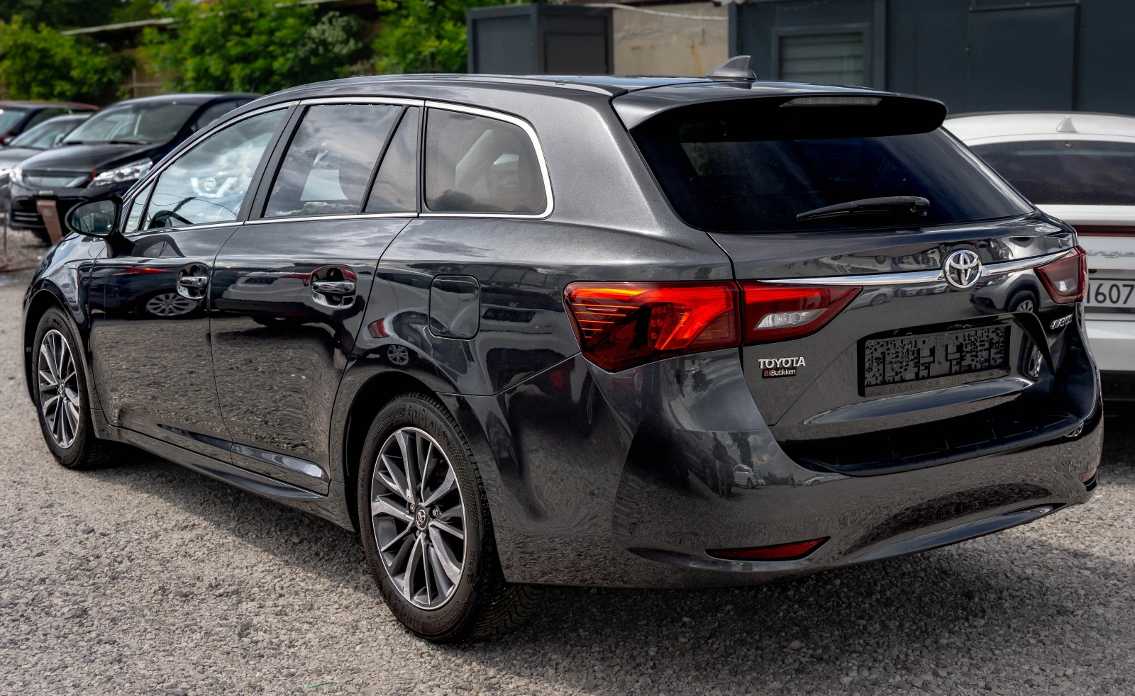Toyota Avensis 1.8 бензин Автоматик| ТОП! С ГАРАНЦИЯ!, снимка 6 - Автомобили и джипове - 54944571