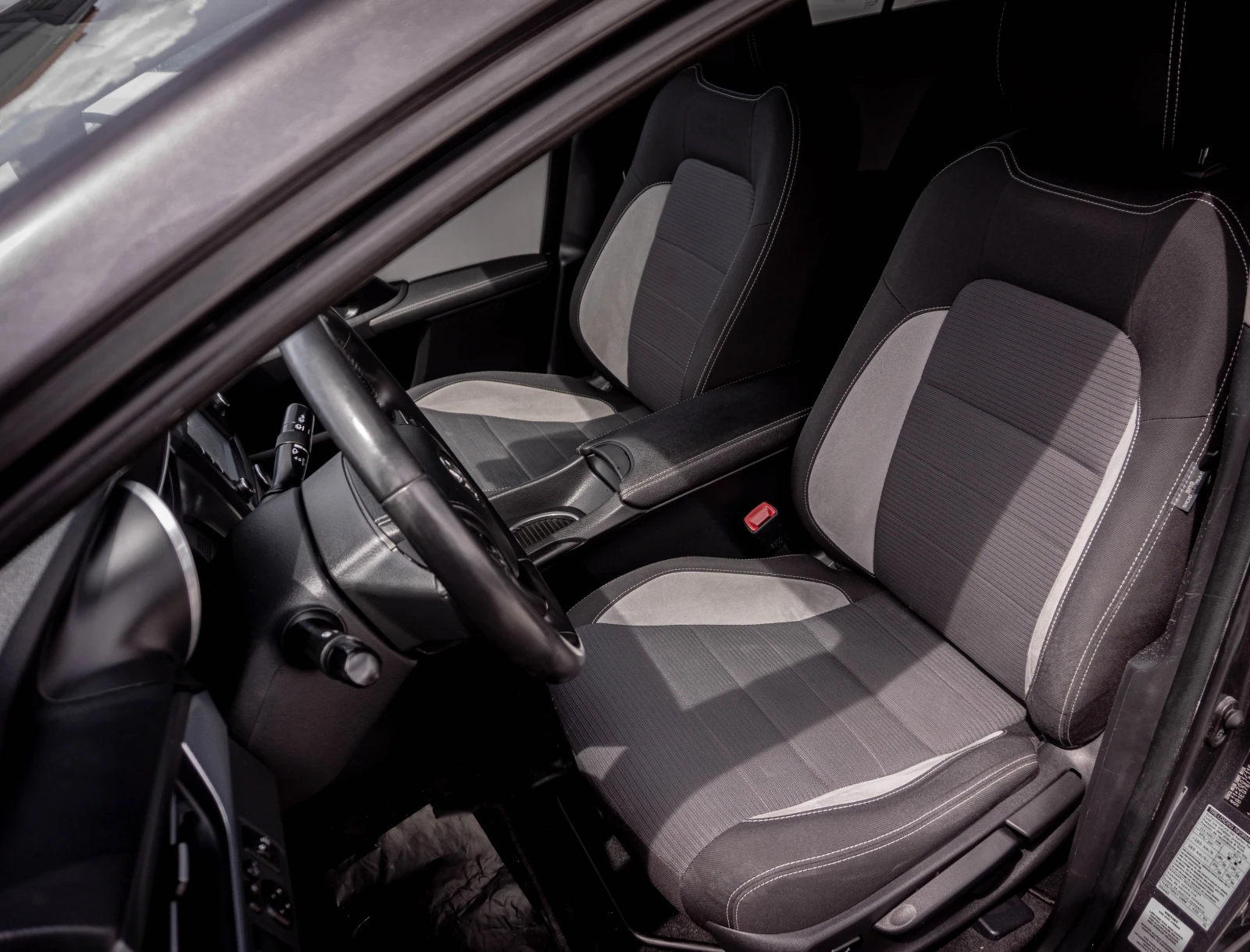 Toyota Avensis 1.8 бензин Автоматик| ТОП! С ГАРАНЦИЯ!, снимка 16 - Автомобили и джипове - 54944571
