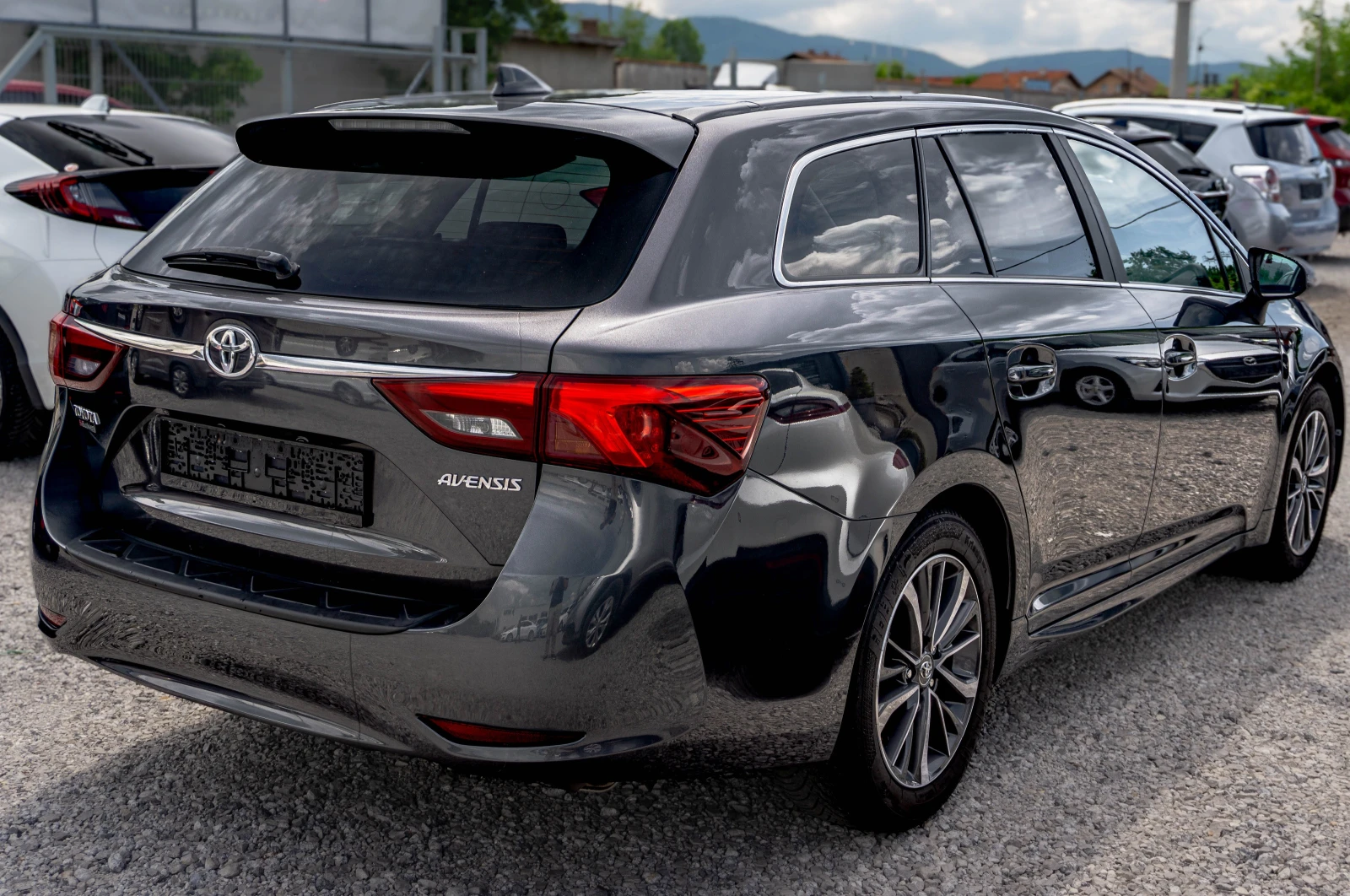 Toyota Avensis 1.8 бензин Автоматик| ТОП! С ГАРАНЦИЯ!, снимка 4 - Автомобили и джипове - 54944571