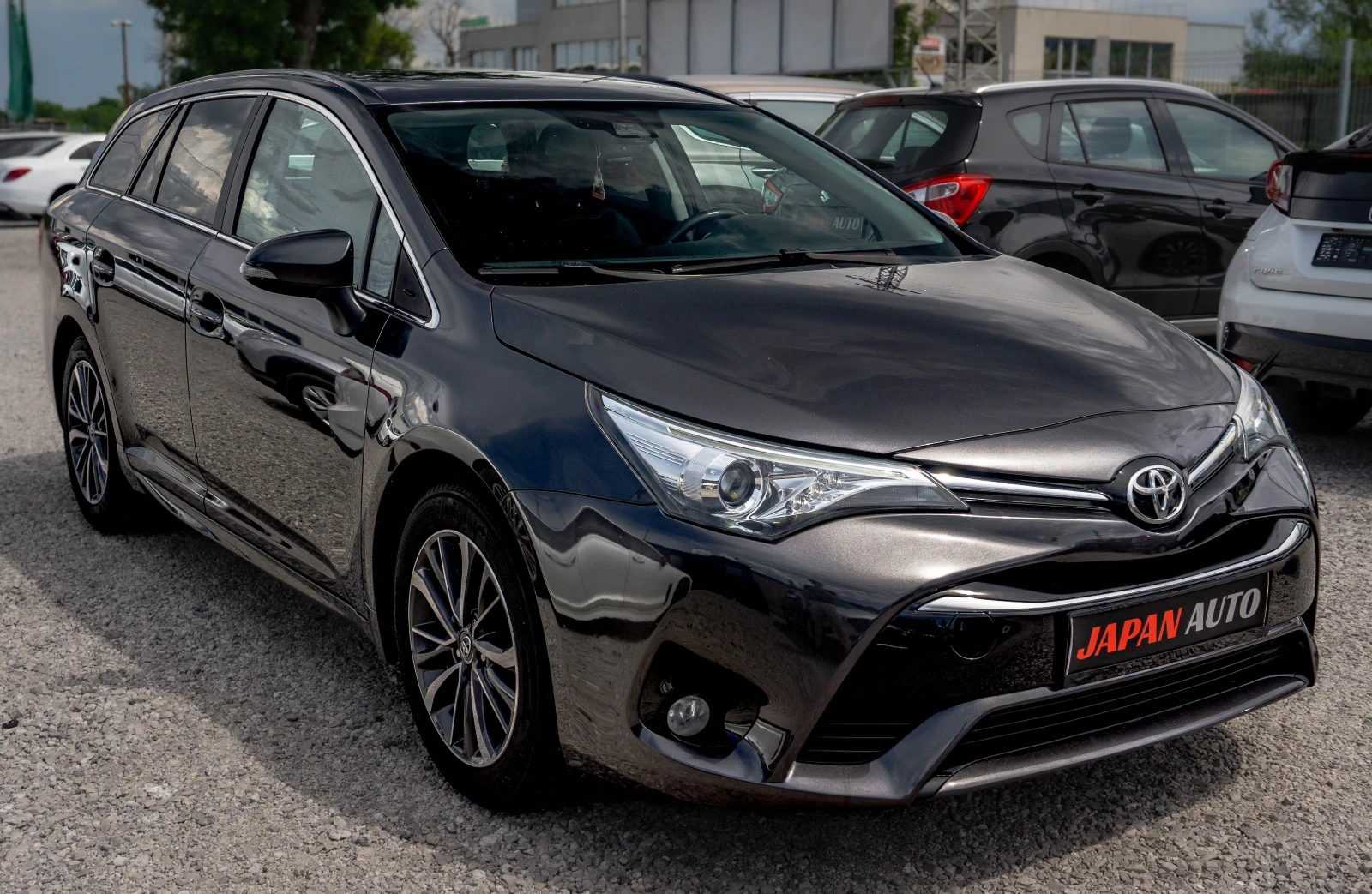 Toyota Avensis 1.8 бензин Автоматик| ТОП! С ГАРАНЦИЯ!, снимка 3 - Автомобили и джипове - 54944571