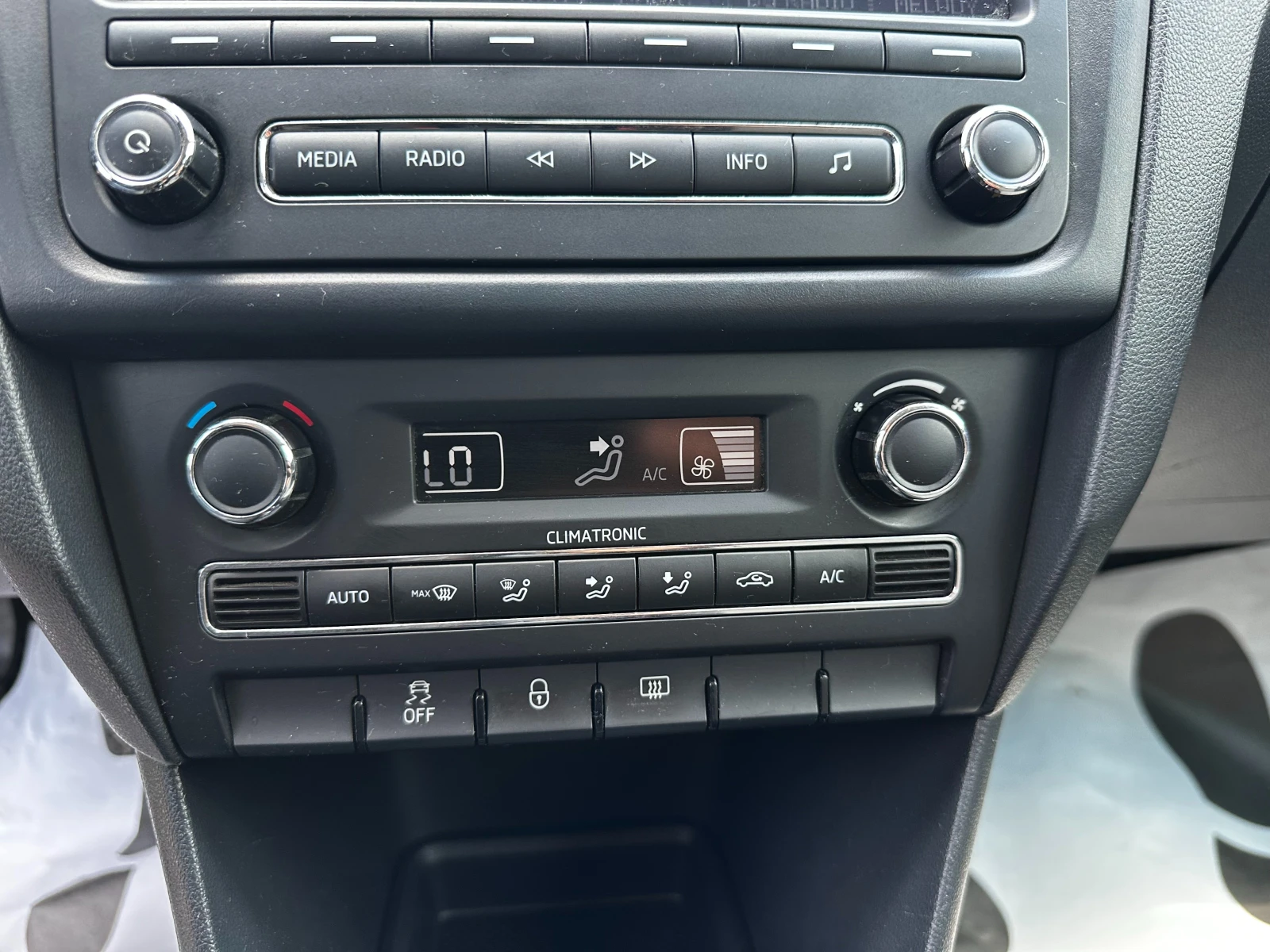 Skoda Rapid 1.6d 105 к.с., снимка 13 - Автомобили и джипове - 54998842