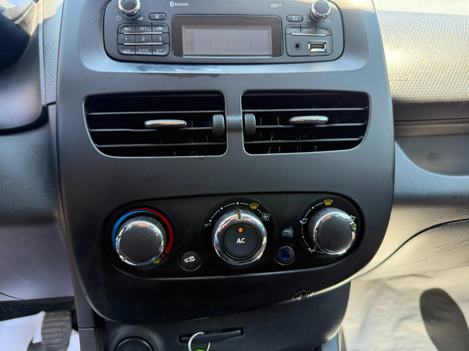 Renault Clio 1.2i 73 к.с./ГАЗ/ГАРАНЦИЯ, снимка 12 - Автомобили и джипове - 55048258