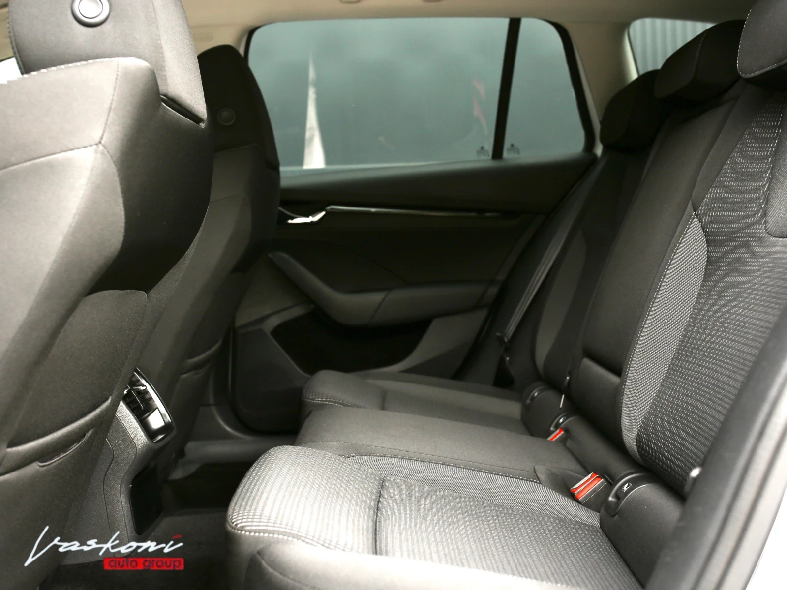 Skoda Octavia 2.0 TDI Sportline, снимка 15 - Автомобили и джипове - 55661467