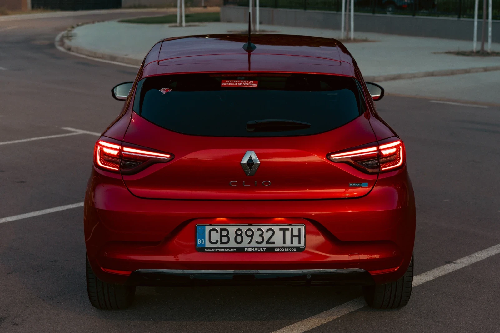 Renault Clio 1.6 E-TECH HIBRID , снимка 6 - Автомобили и джипове - 55936057