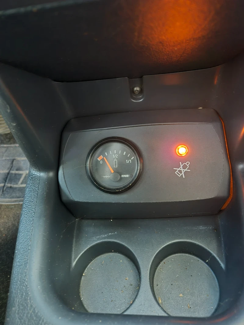 Peugeot Partner   1.4i Фаб.Метан, снимка 11 - Автомобили и джипове - 52510595