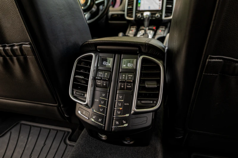 Porsche Cayenne PLATINUM EDITION /ПАНО/ОБДУХ/КАМЕРА/CARPLAY, снимка 13 - Автомобили и джипове - 52285717