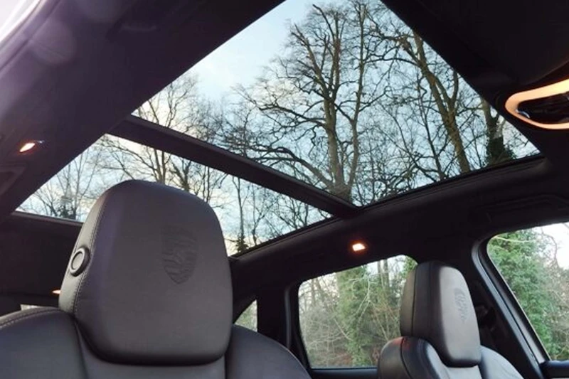 Porsche Cayenne PLATINUM EDITION /ПАНО/ОБДУХ/КАМЕРА/CARPLAY, снимка 14 - Автомобили и джипове - 52285717