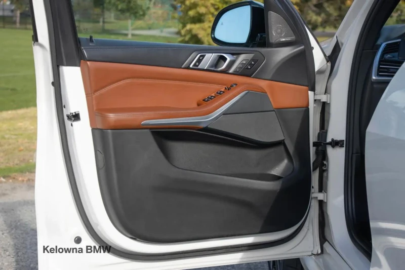 BMW X5 40i* Mpacket* Distronic* HeadUp* Масаж* Diamand pa, снимка 14 - Автомобили и джипове - 52390381