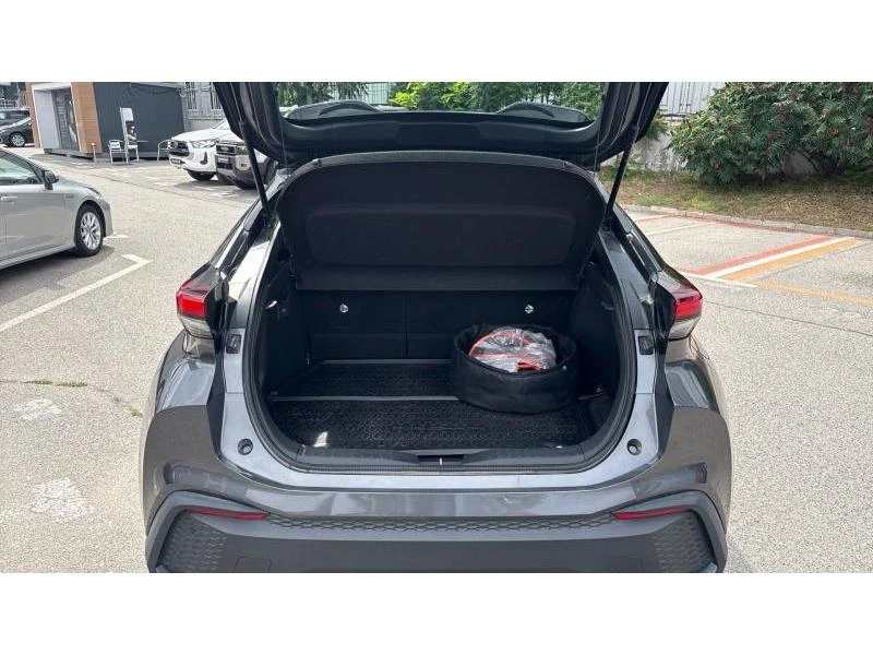 Toyota C-HR 2.0 PHEV COOL, снимка 10 - Автомобили и джипове - 55376670