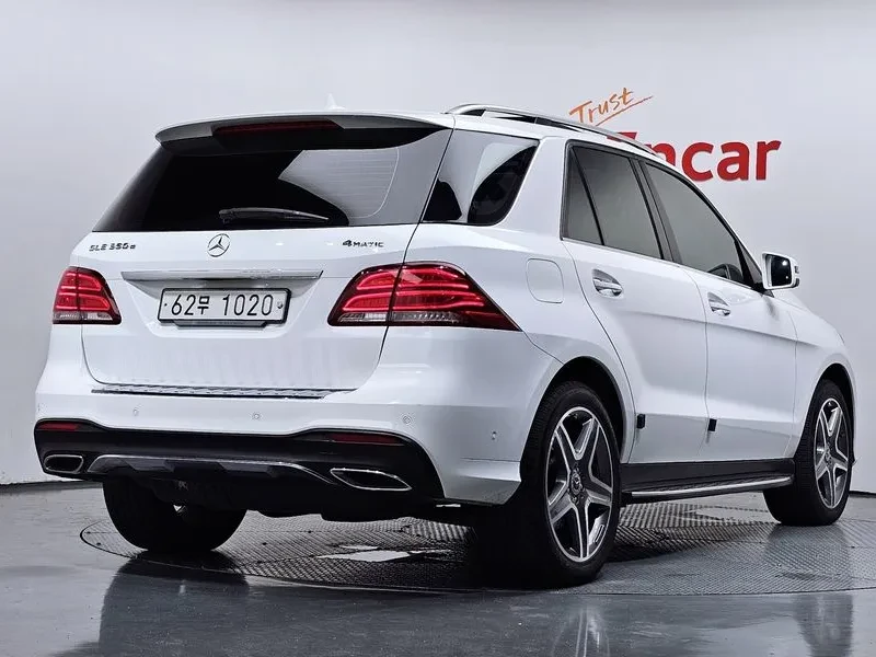 Mercedes-Benz GLE 350D 4MATIC PREMIUM, снимка 2 - Автомобили и джипове - 55562923