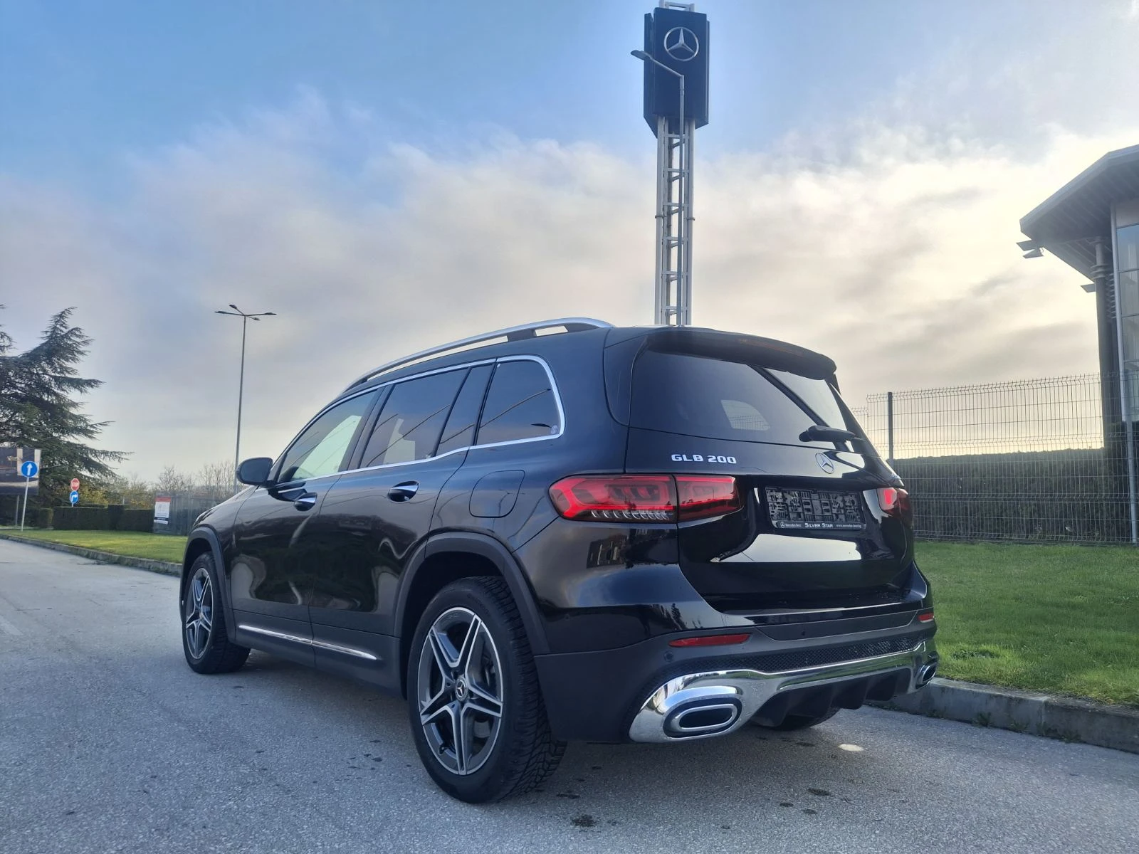 Mercedes-Benz GLB 200 4MATIC 6+ 1 - изображение 4