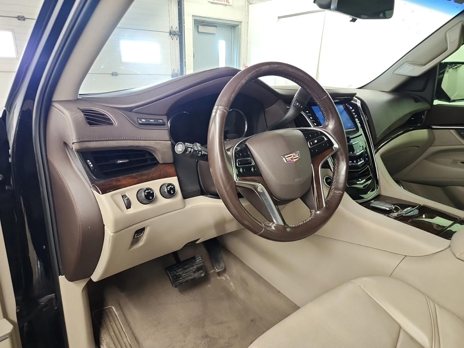 Cadillac Escalade PREMIUM LUXURY - изображение 8