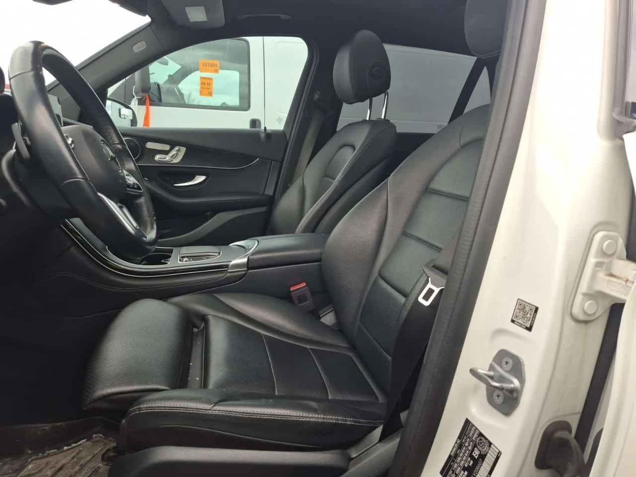 Mercedes-Benz GLC 300 CARFAX/ДИГИТАЛЕН КМ./2 КЛЮЧА/ПАНО/ПОДГРЕВ/ПАМЕТ, снимка 7 - Автомобили и джипове - 54116044