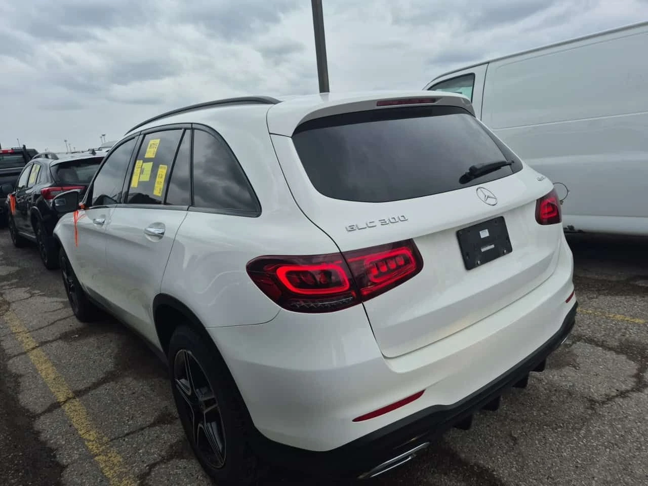 Mercedes-Benz GLC 300 CARFAX/ДИГИТАЛЕН КМ./2 КЛЮЧА/ПАНО/ПОДГРЕВ/ПАМЕТ, снимка 4 - Автомобили и джипове - 54116044