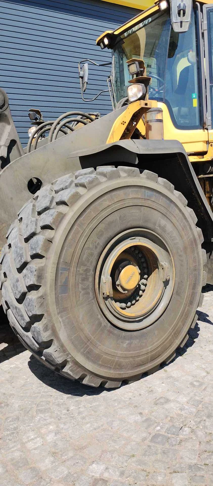 Челен товарач Volvo L220H - изображение 10
