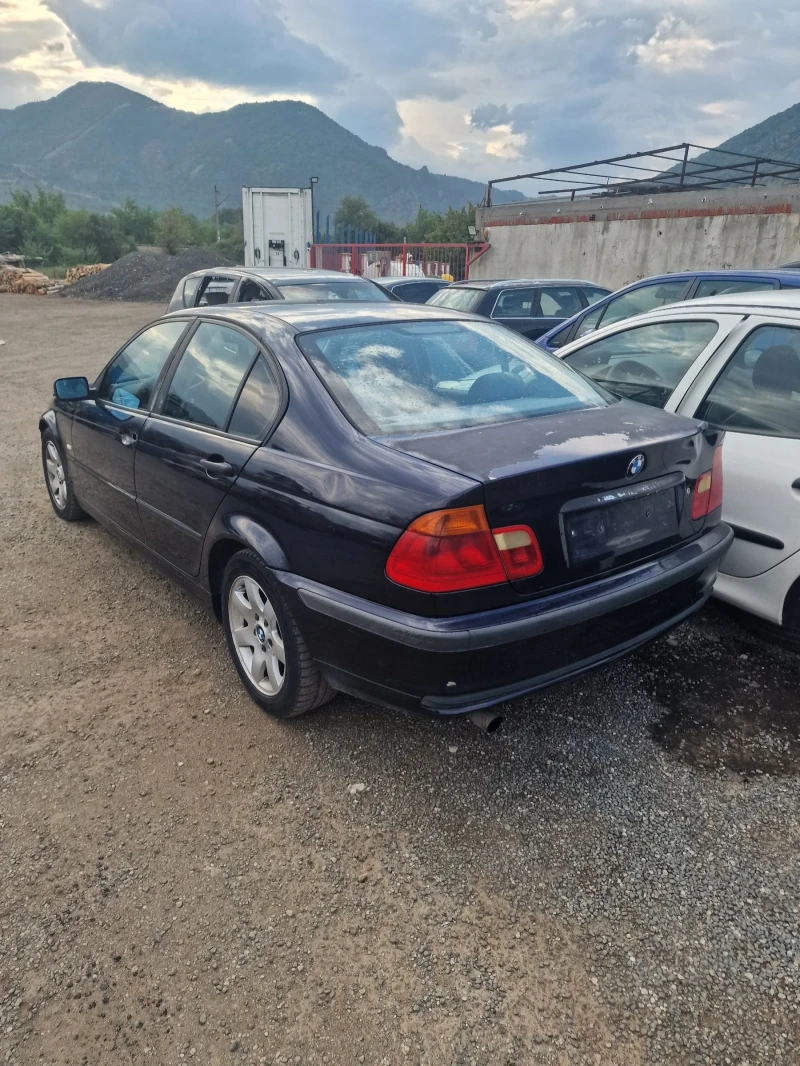 BMW 318 Бензин, снимка 3 - Автомобили и джипове - 47099423