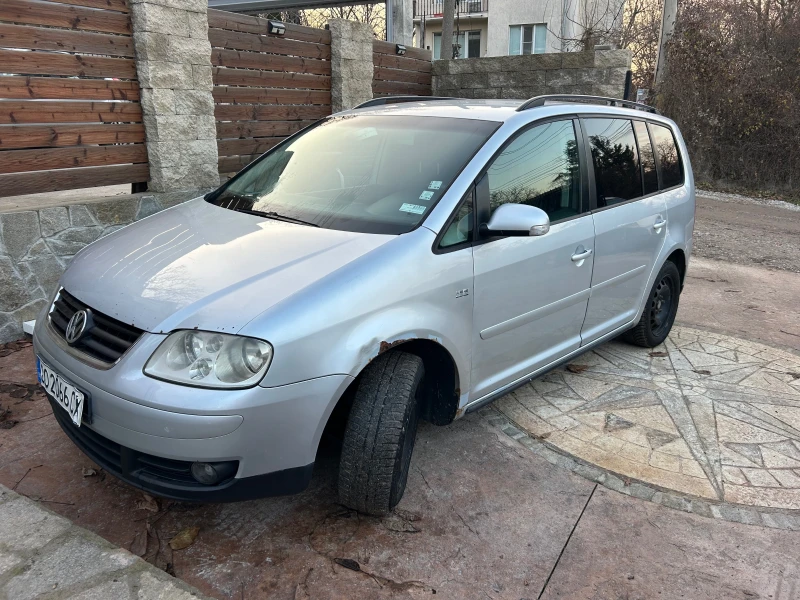 VW Touran 6скоросто * Автопилот * подгрев* Вс патено* , снимка 3 - Автомобили и джипове - 48144489