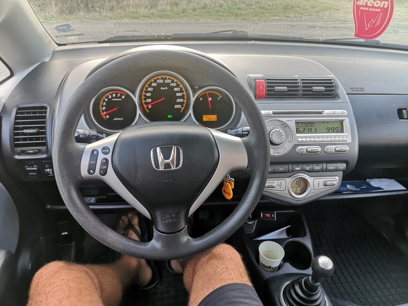 Honda Jazz 1.4i, снимка 11 - Автомобили и джипове - 49209977