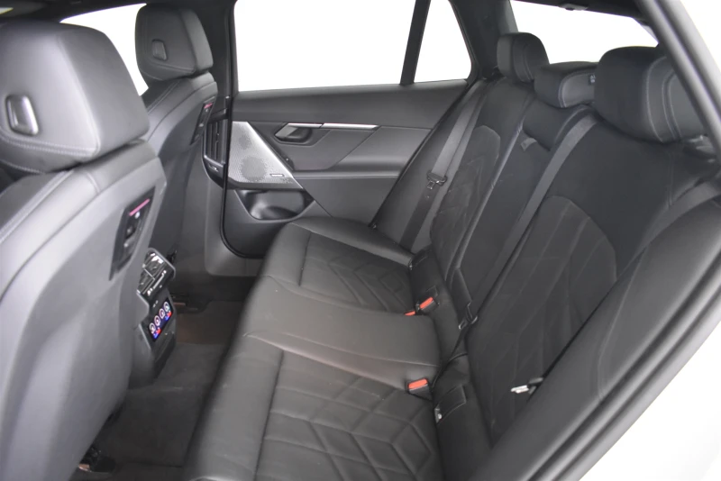 BMW 520 xDrive Touring, снимка 8 - Автомобили и джипове - 53030895