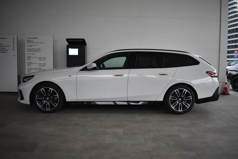 BMW 520 xDrive Touring, снимка 3 - Автомобили и джипове - 53030895