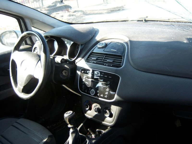 Fiat Punto 1.4I, снимка 6 - Автомобили и джипове - 31853730