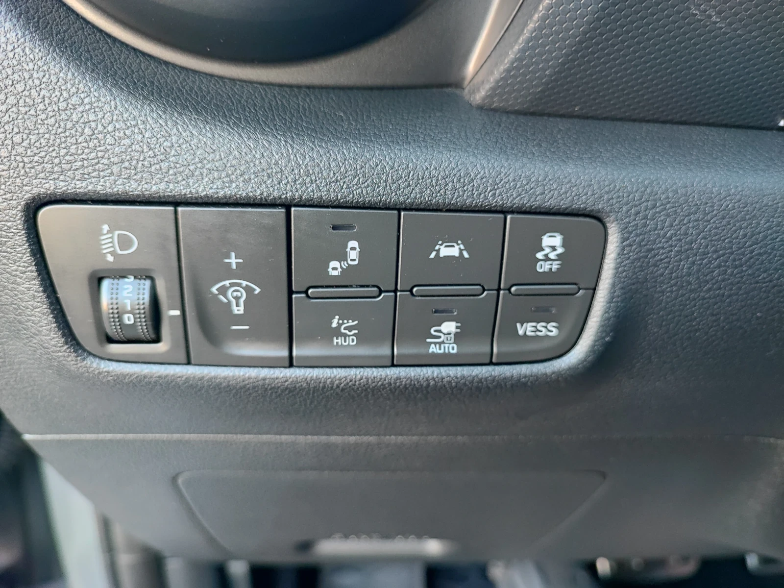 Hyundai Kona Electric/68kw/204kc/HeadUp/Keyless/Distronic | Mobile.bg — изображение 12