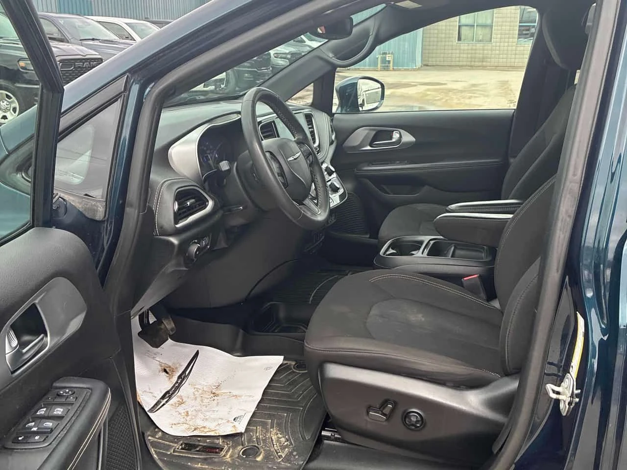 Chrysler Pacifica * Touring * ПОДГРЕВ* KEYLESS* , снимка 5 - Автомобили и джипове - 54233384