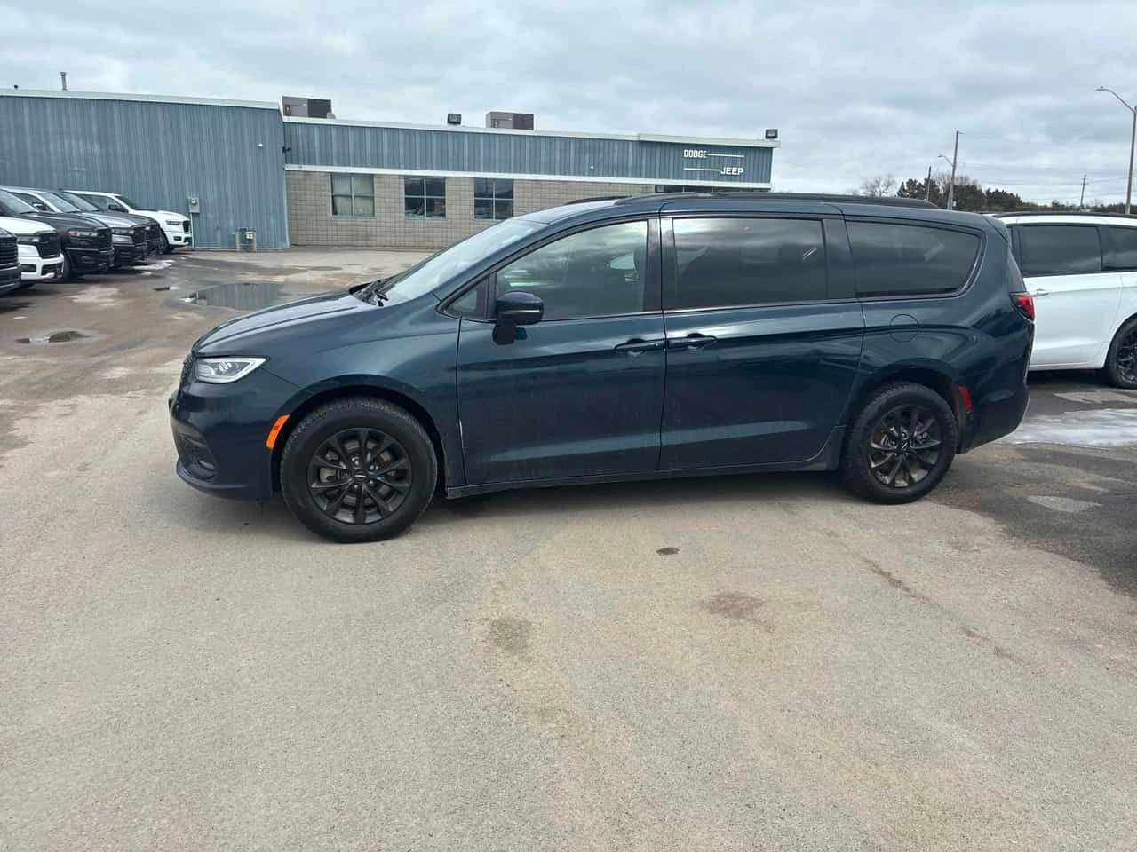 Chrysler Pacifica * Touring * ПОДГРЕВ* KEYLESS* , снимка 2 - Автомобили и джипове - 54233384
