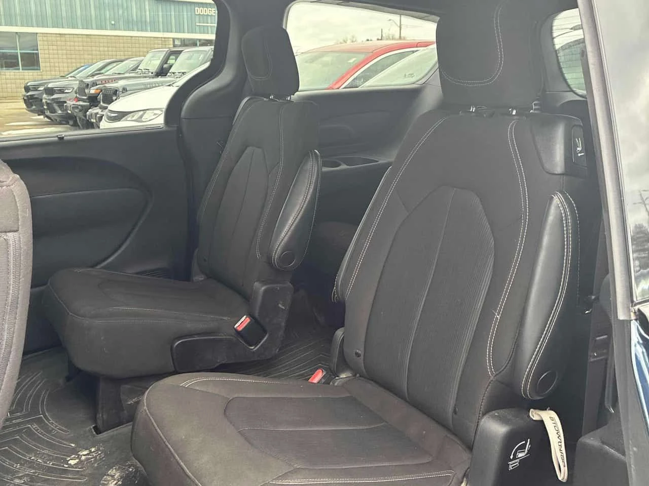 Chrysler Pacifica * Touring * ПОДГРЕВ* KEYLESS* , снимка 10 - Автомобили и джипове - 54233384