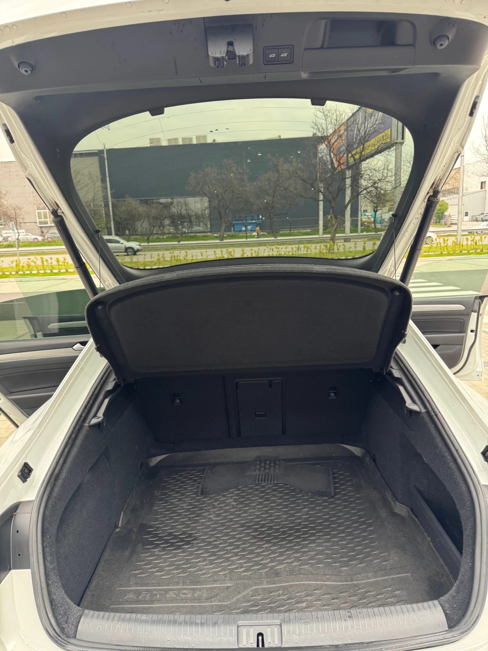 VW Arteon 4Motion R-LINE, снимка 17 - Автомобили и джипове - 54235611