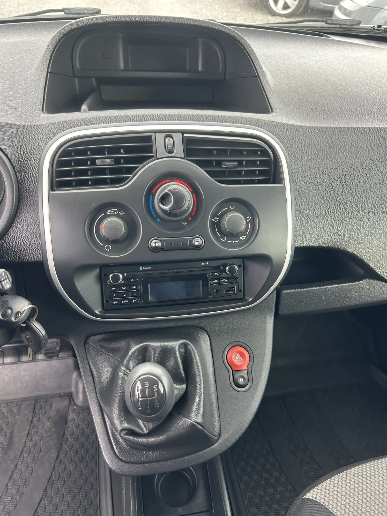 Renault Kangoo 1.5 dci, снимка 9 - Автомобили и джипове - 54596391