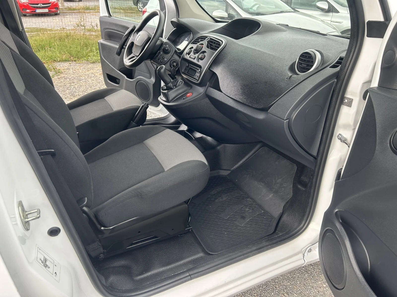Renault Kangoo 1.5 dci, снимка 8 - Автомобили и джипове - 54596391