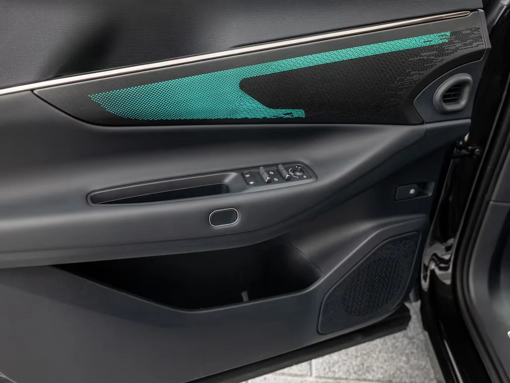 LynkCo 08 PHEV/349HP/CORE/PANO/360/LED/KLESS/DIGI/344q | Mobile.bg � ����������� 13