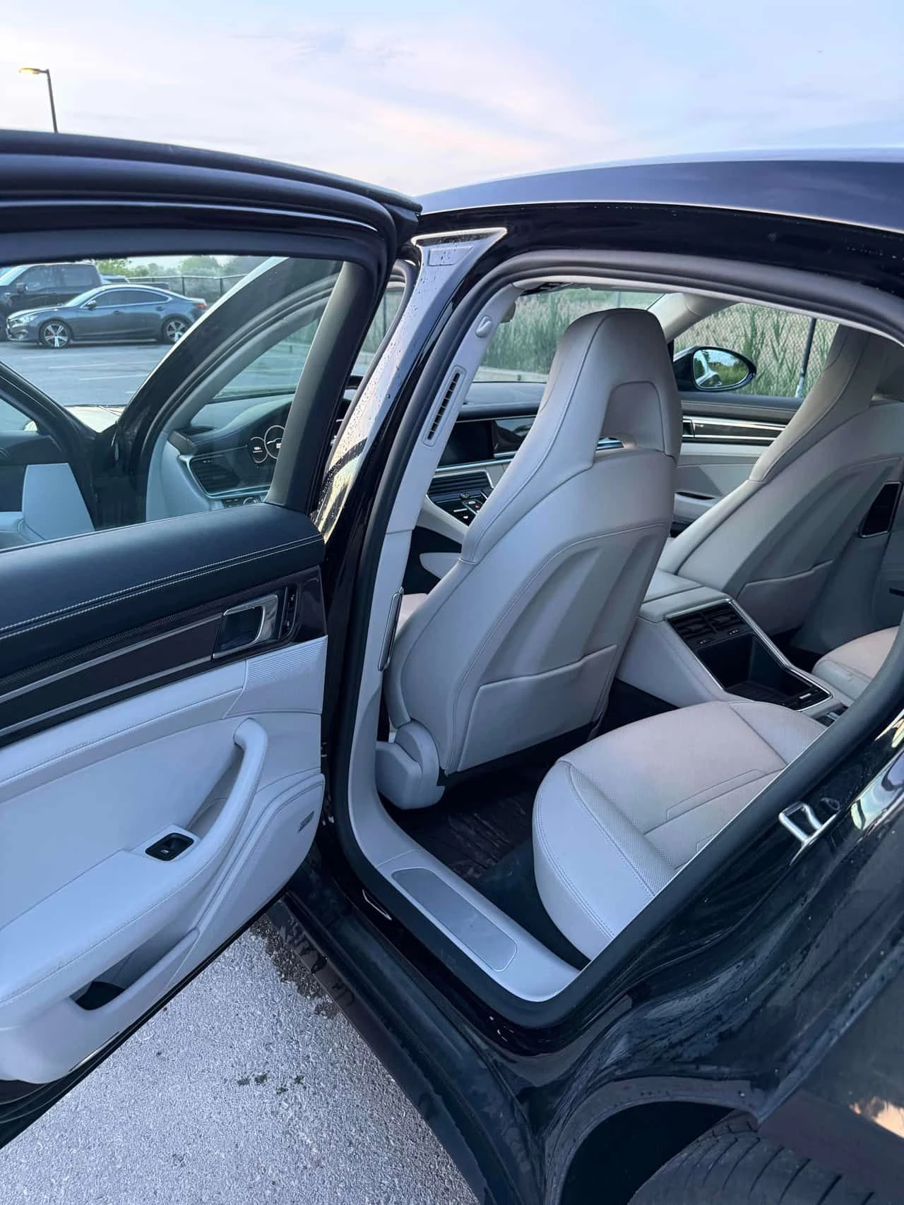 Porsche Panamera 4 E Hybrid AWD * CARFAX * БЕЗ ПЪРВОНАЧАЛНА ВНОСК, снимка 10 - Автомобили и джипове - 55112184