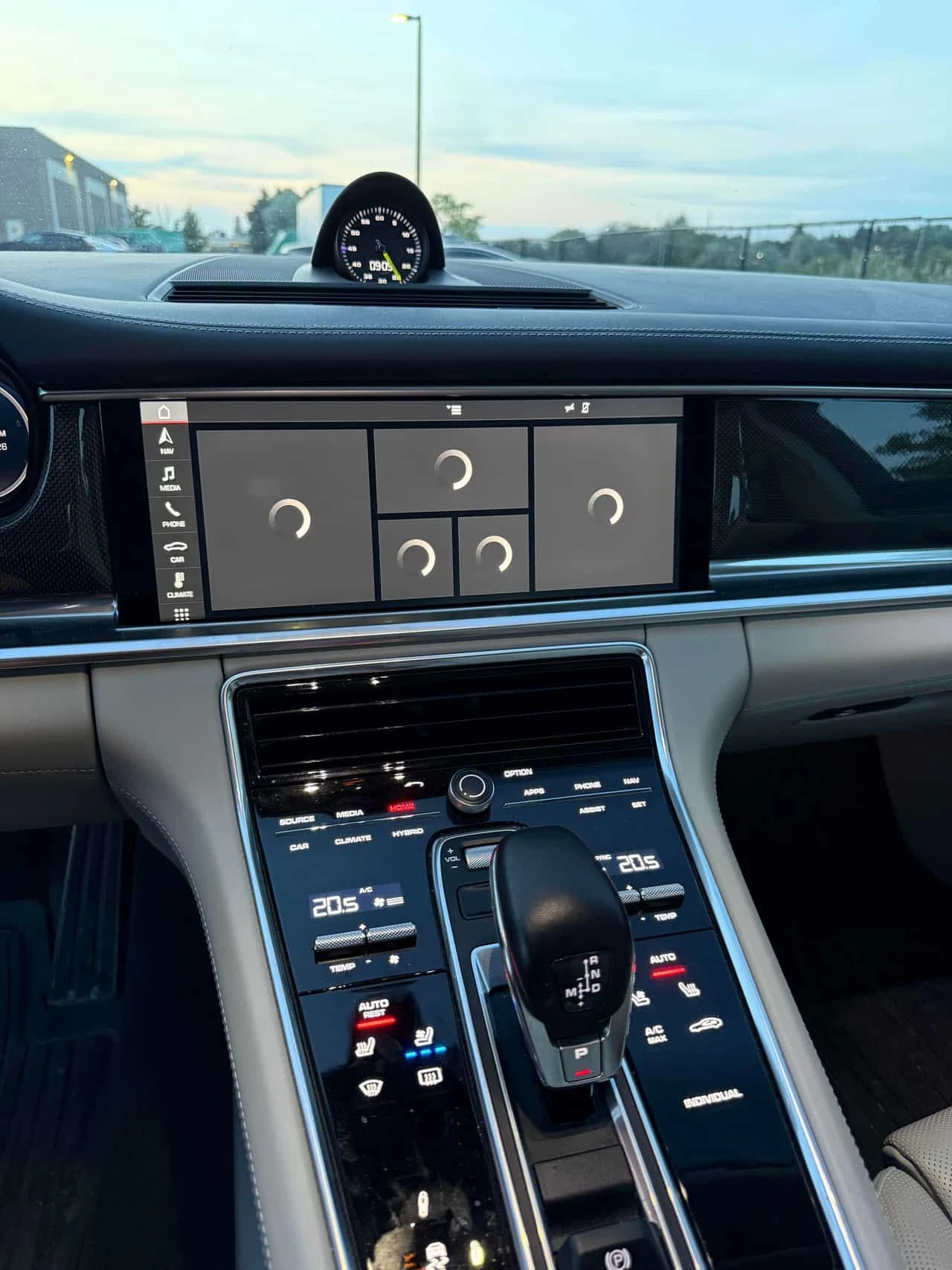 Porsche Panamera 4 E Hybrid AWD * CARFAX * БЕЗ ПЪРВОНАЧАЛНА ВНОСК, снимка 9 - Автомобили и джипове - 55112184